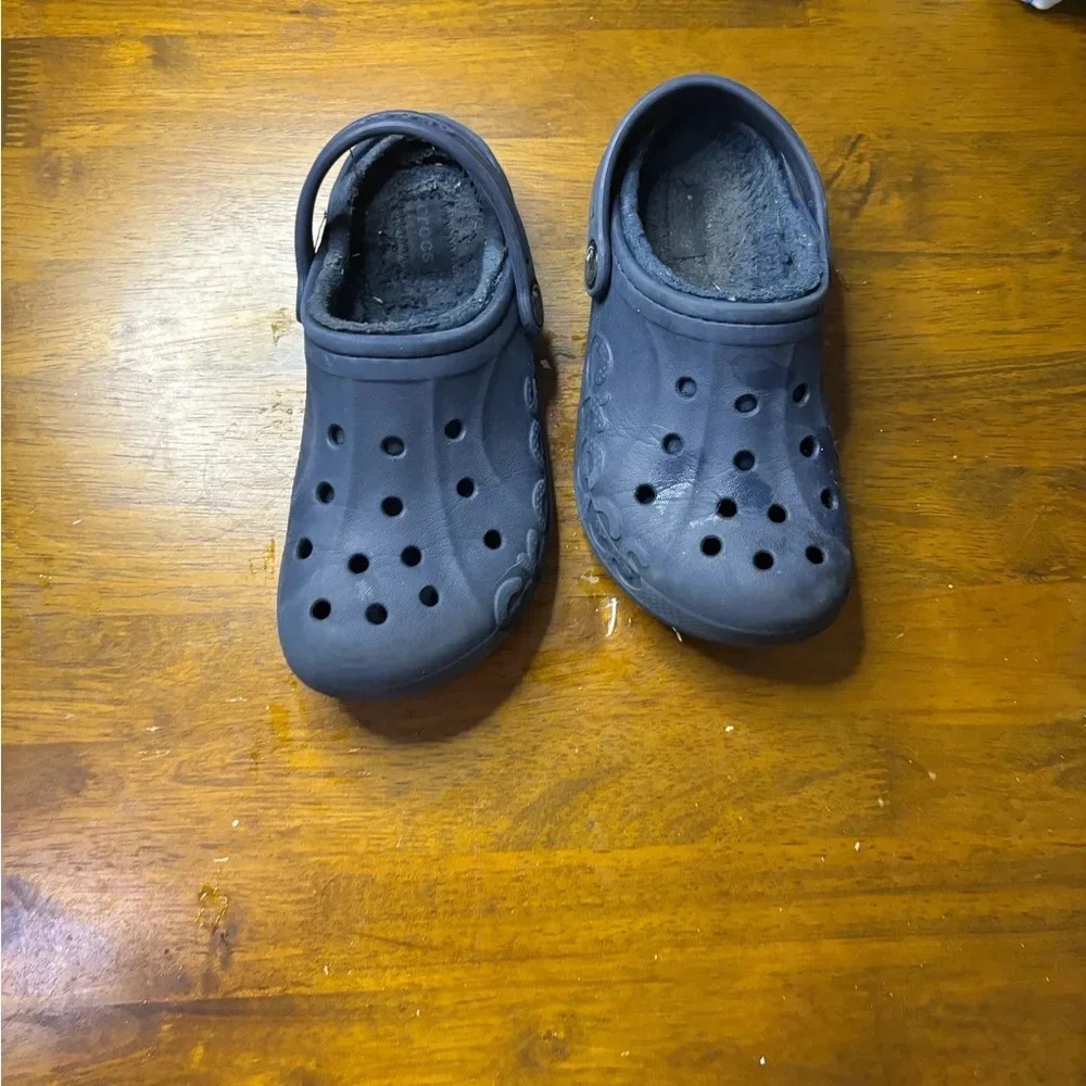Navy Blue fuzzy crocs C13 - Picture 2 of 9
